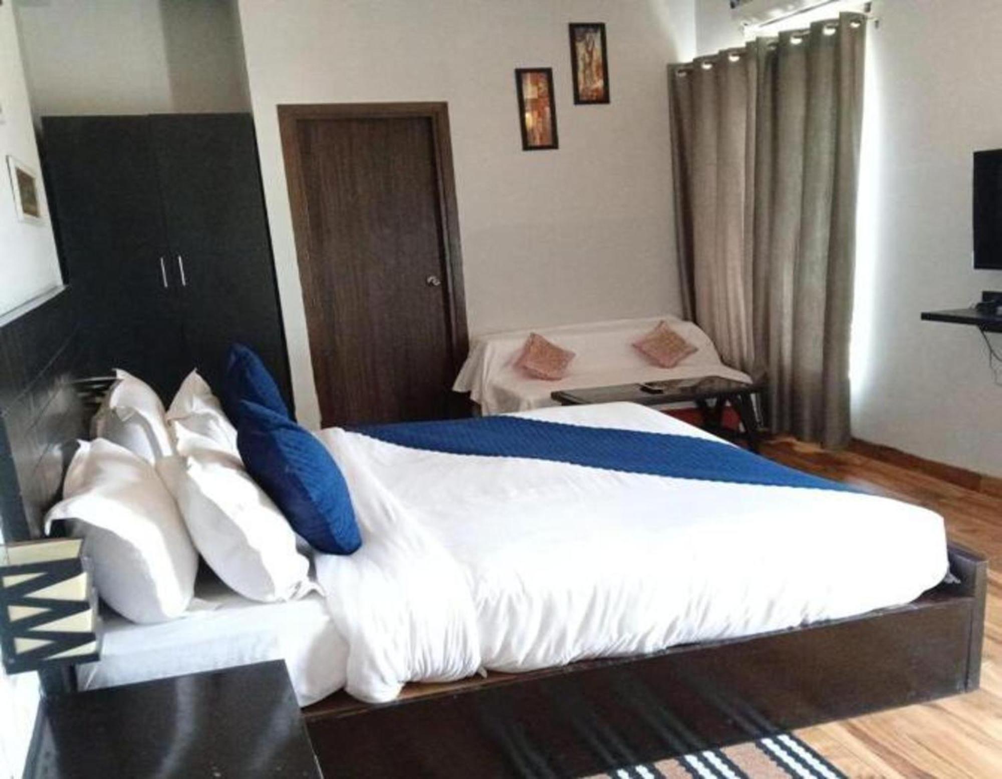 Vrindavan Dreams Hotel And Suites Bagian luar foto