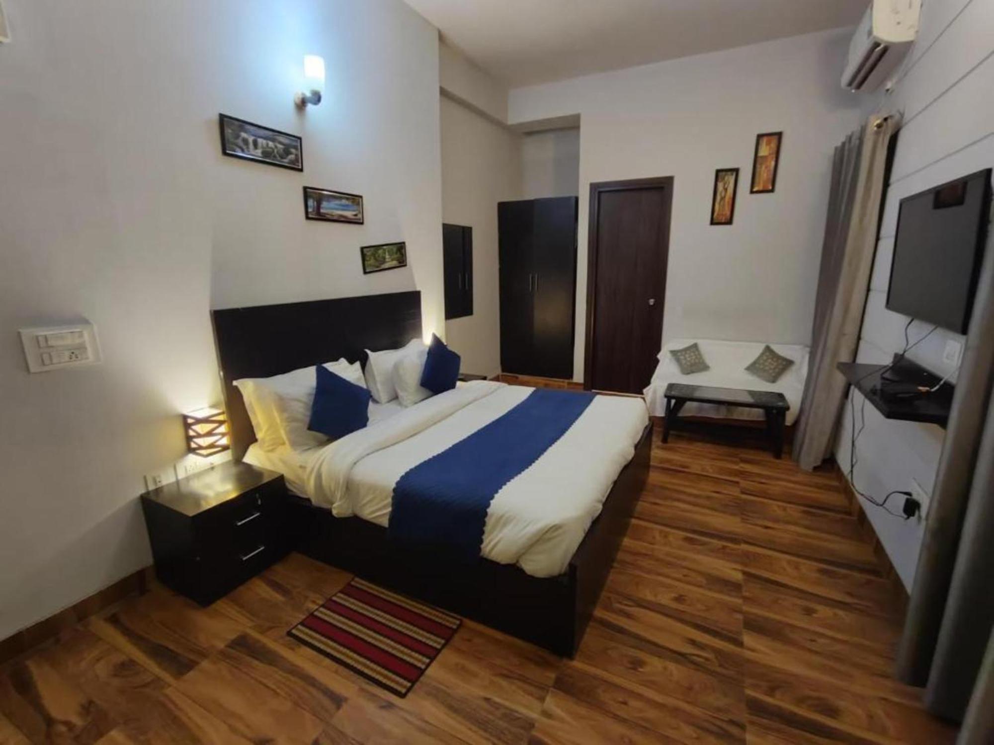 Vrindavan Dreams Hotel And Suites Bagian luar foto