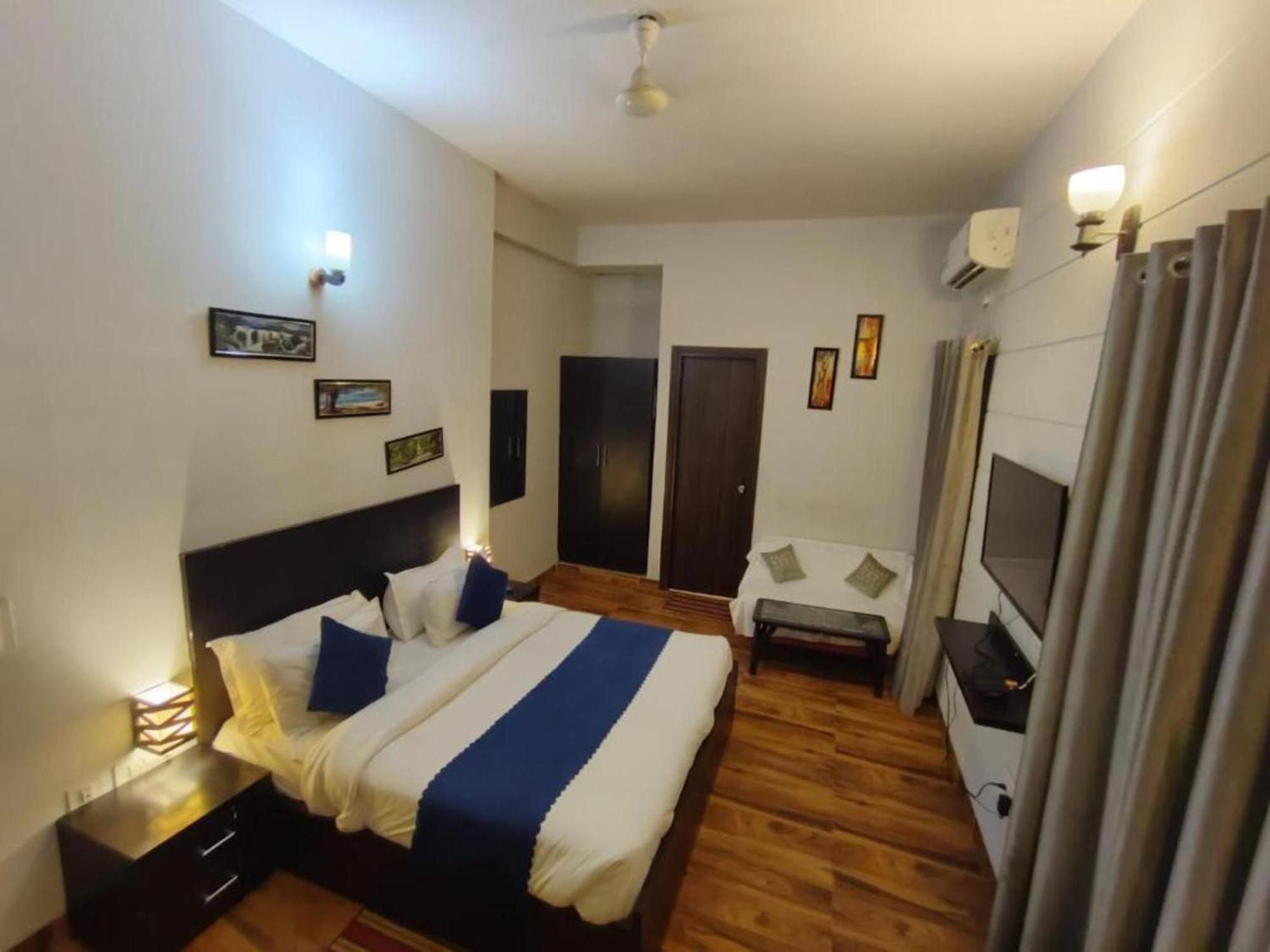 Vrindavan Dreams Hotel And Suites Bagian luar foto
