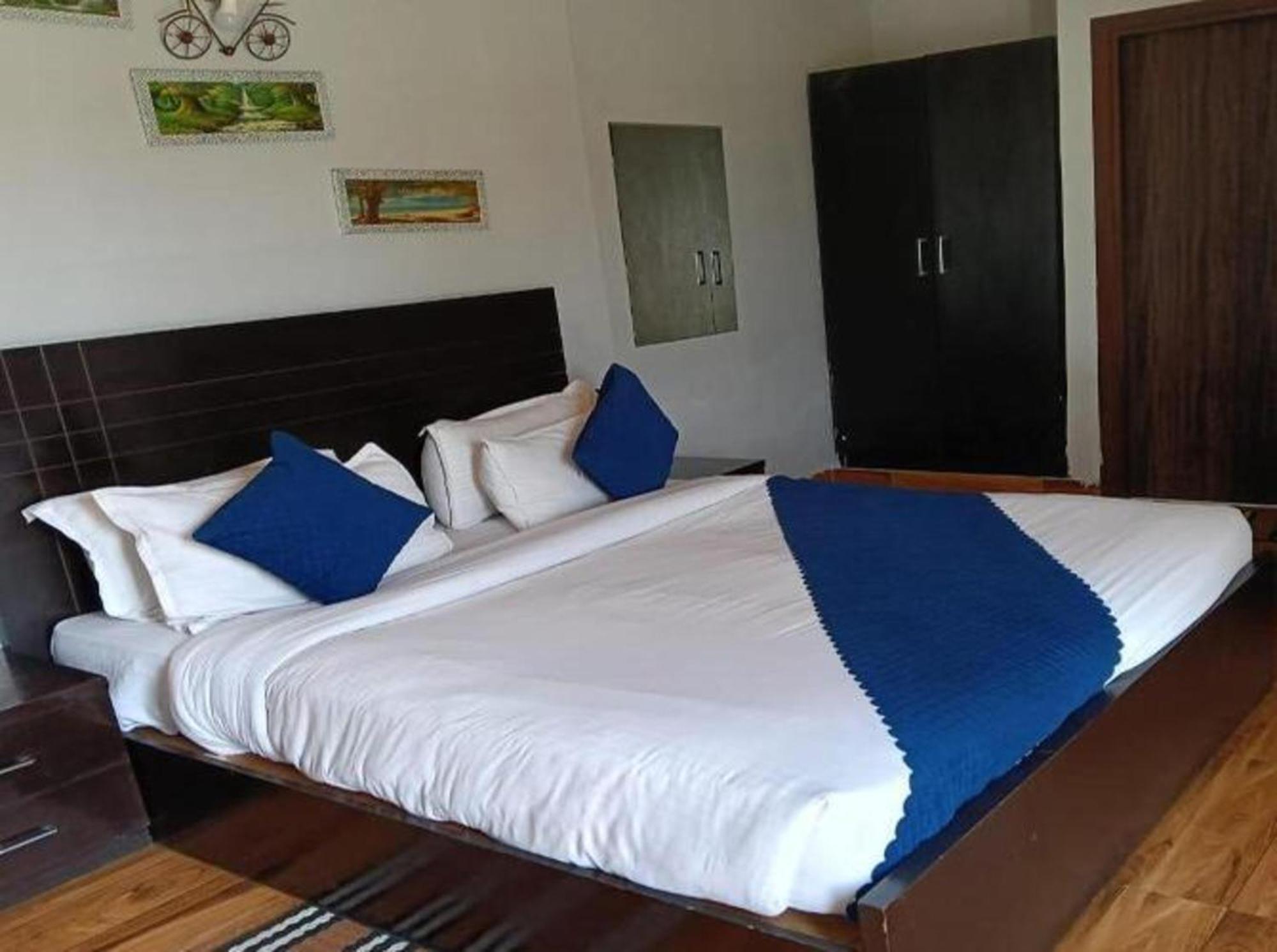Vrindavan Dreams Hotel And Suites Bagian luar foto