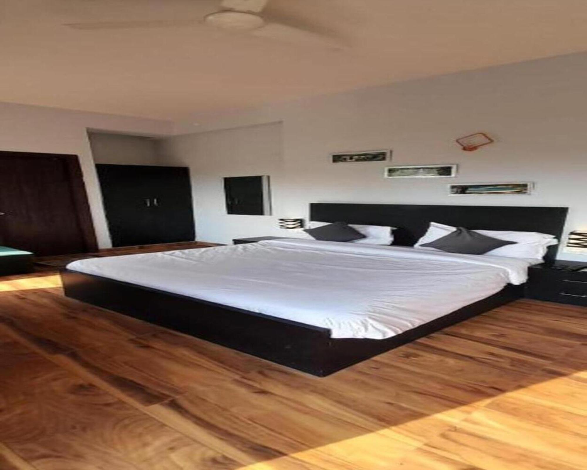 Vrindavan Dreams Hotel And Suites Bagian luar foto