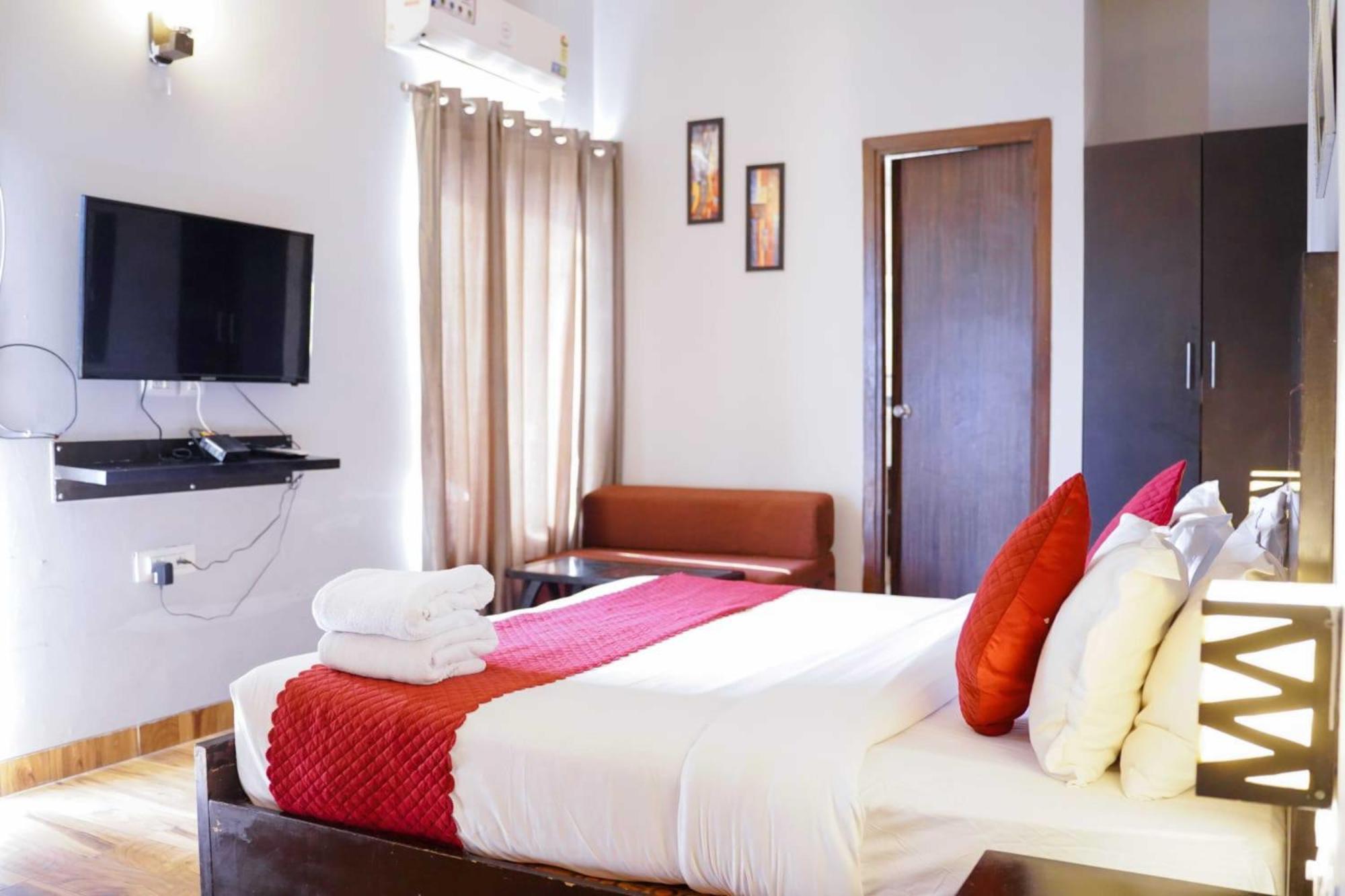 Vrindavan Dreams Hotel And Suites Bagian luar foto
