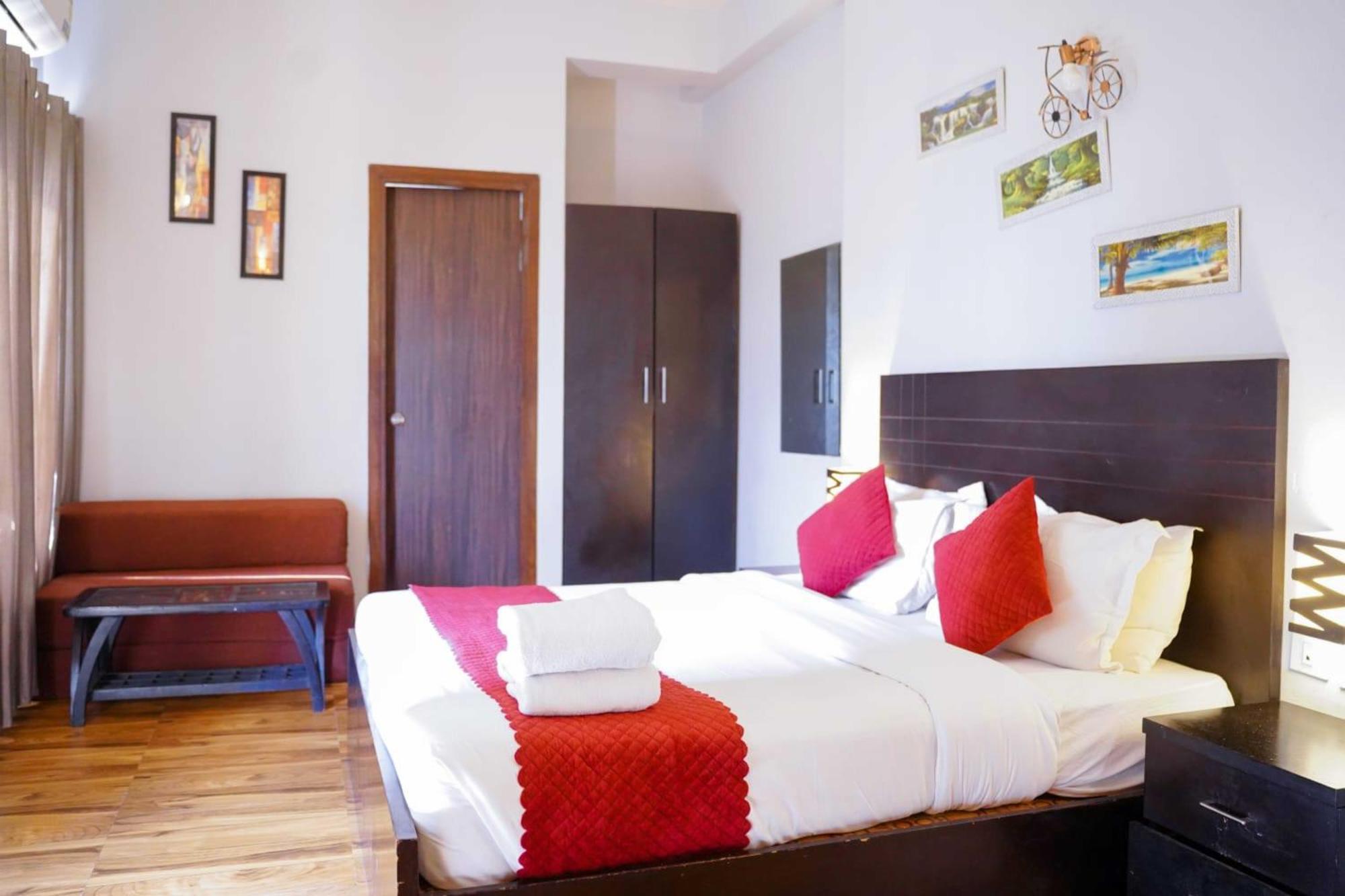 Vrindavan Dreams Hotel And Suites Bagian luar foto