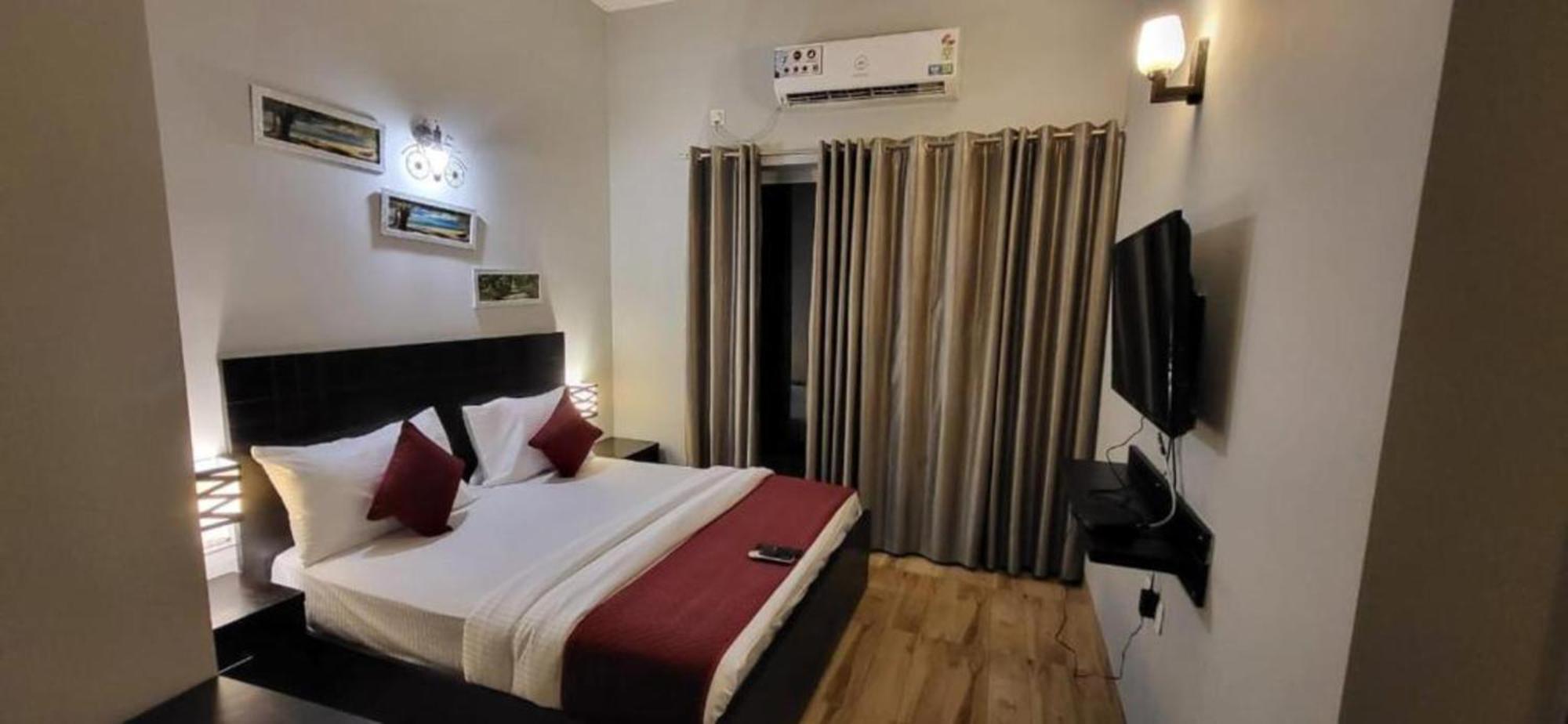 Vrindavan Dreams Hotel And Suites Bagian luar foto