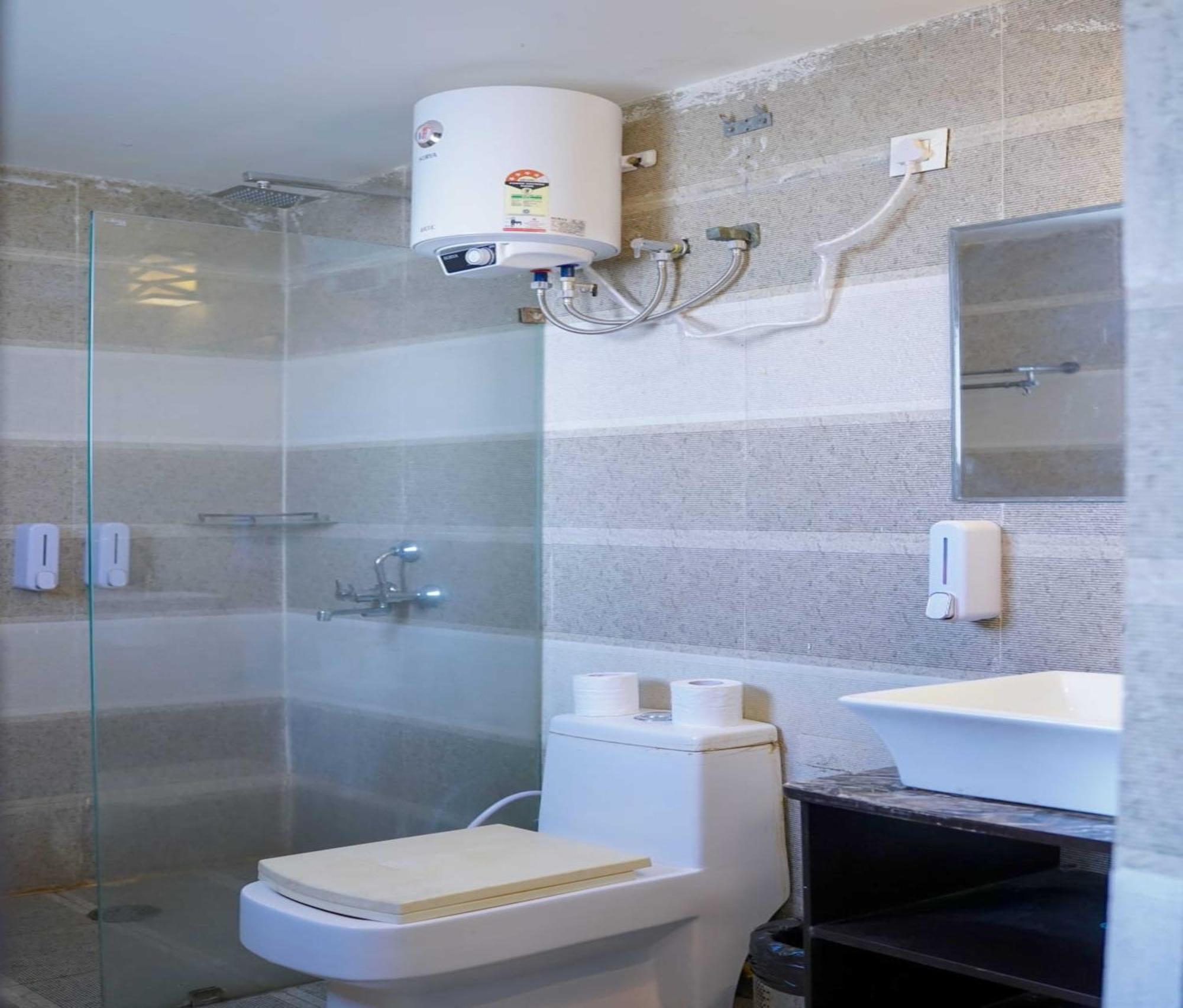 Vrindavan Dreams Hotel And Suites Bagian luar foto
