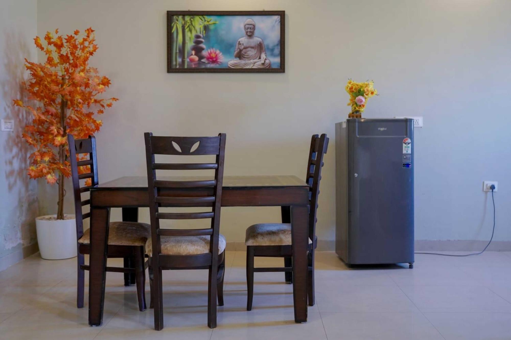 Vrindavan Dreams Hotel And Suites Bagian luar foto