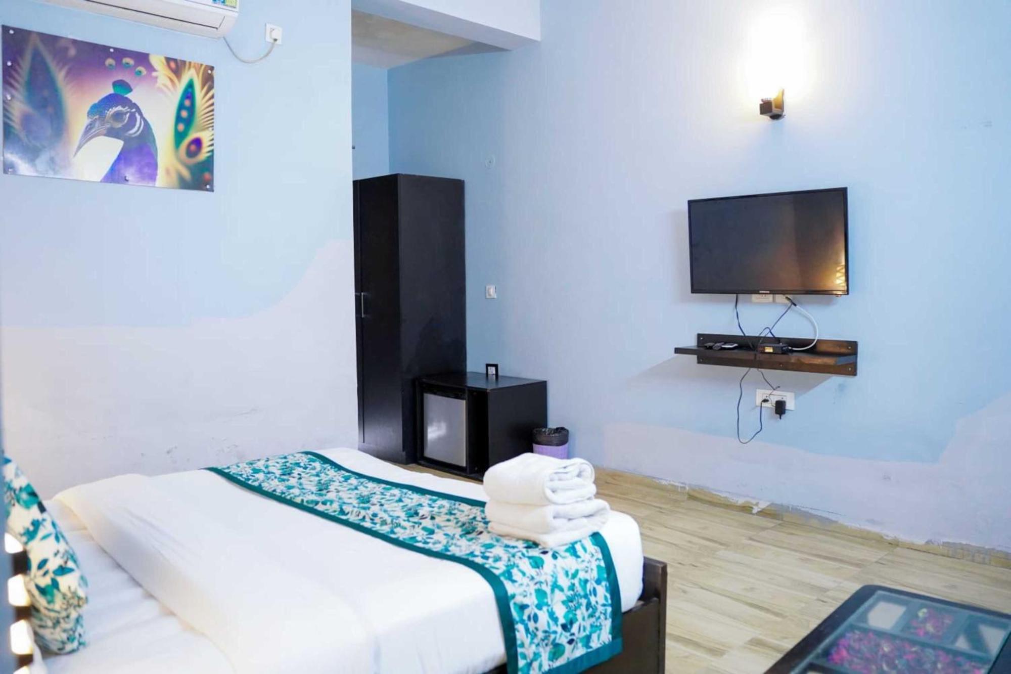 Vrindavan Dreams Hotel And Suites Bagian luar foto