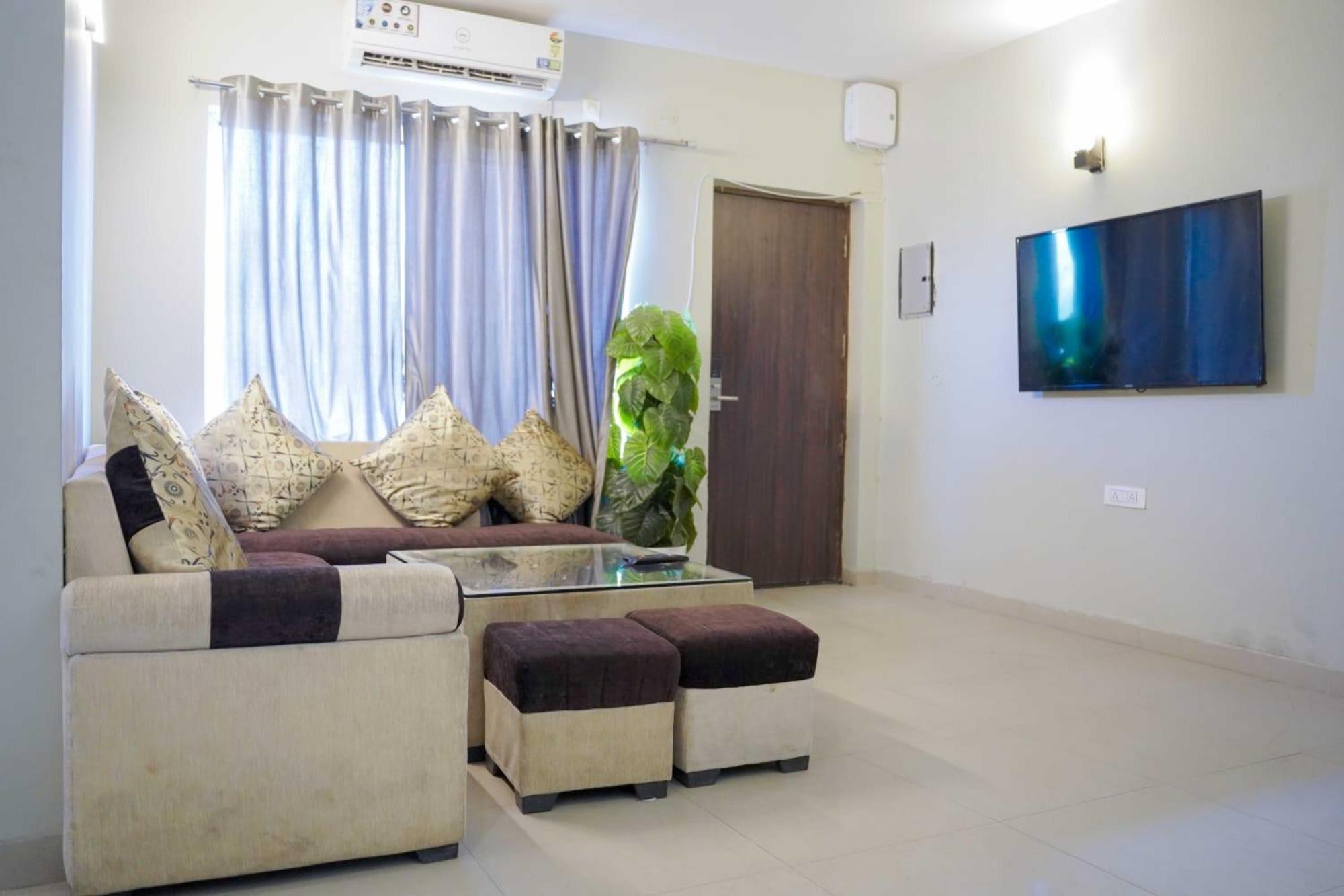 Vrindavan Dreams Hotel And Suites Bagian luar foto