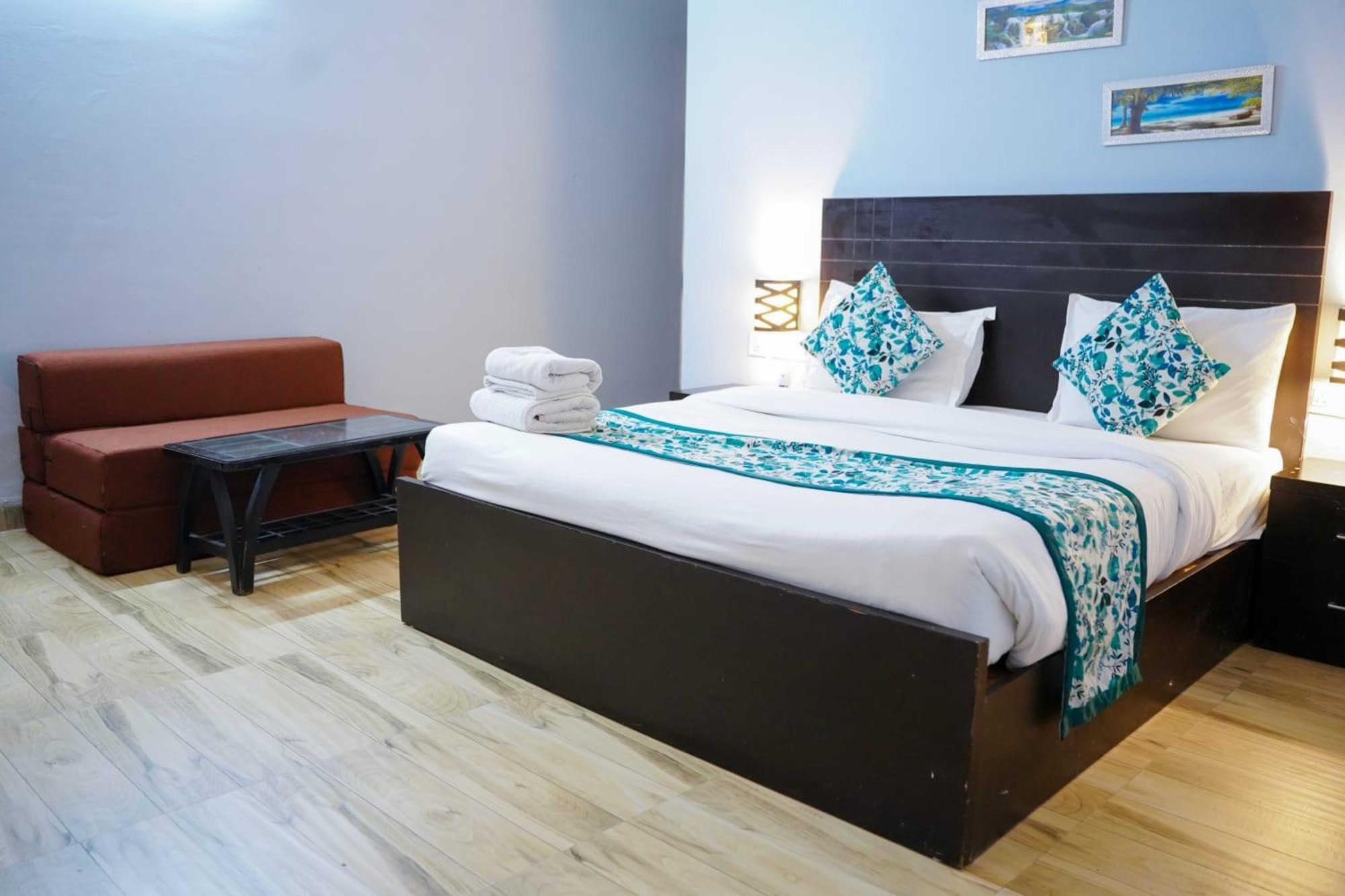Vrindavan Dreams Hotel And Suites Bagian luar foto