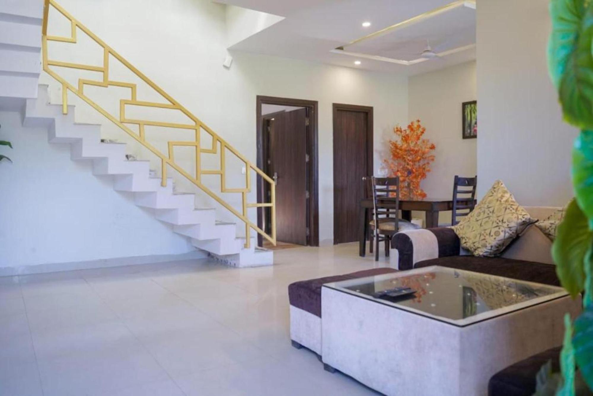 Vrindavan Dreams Hotel And Suites Bagian luar foto