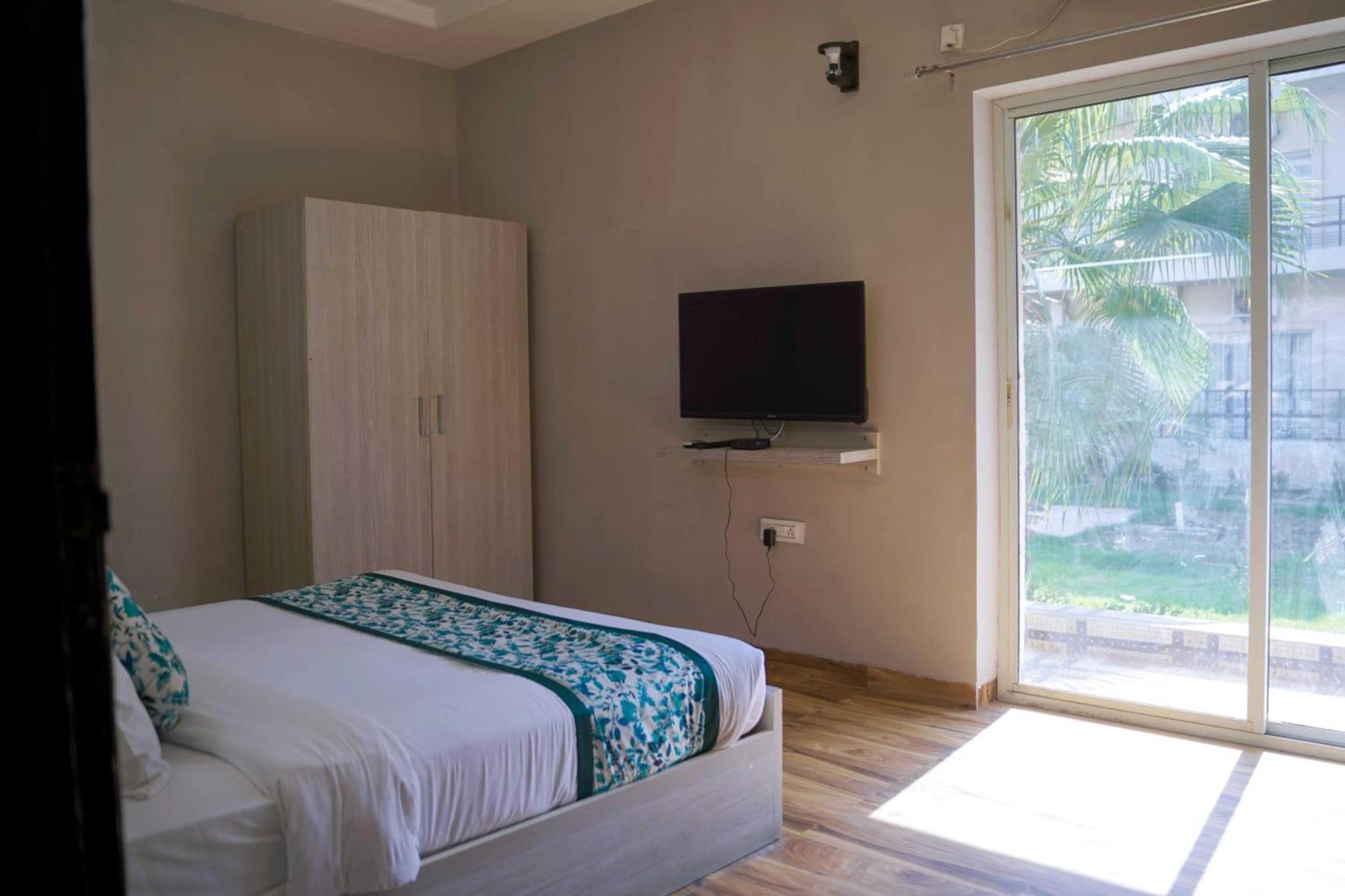 Vrindavan Dreams Hotel And Suites Bagian luar foto