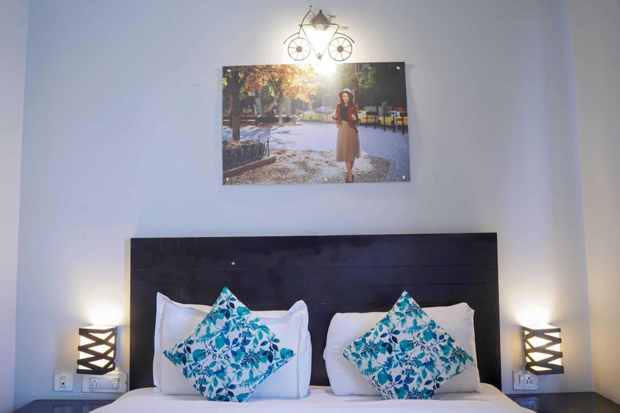 Vrindavan Dreams Hotel And Suites Bagian luar foto