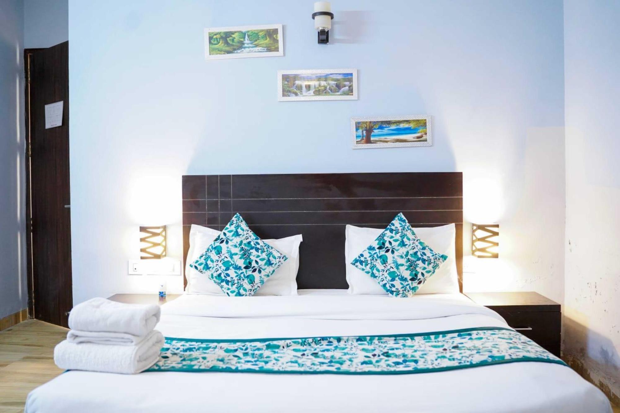 Vrindavan Dreams Hotel And Suites Bagian luar foto